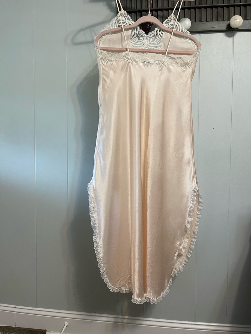 Vintage Christian Dior peach lace trimmed nightgown and robe set medium - Picture 15 of 16